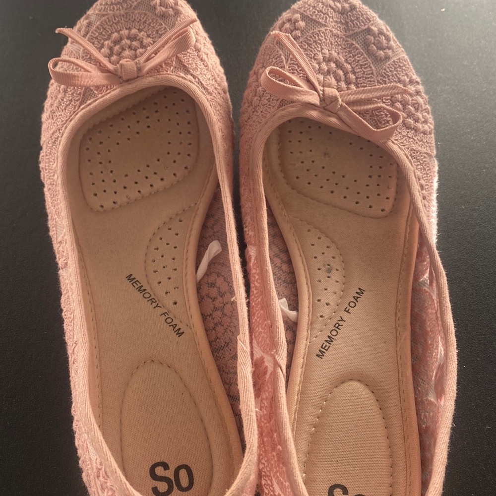 Soft pink size 9 runs more like a size 8 memory foam insoles